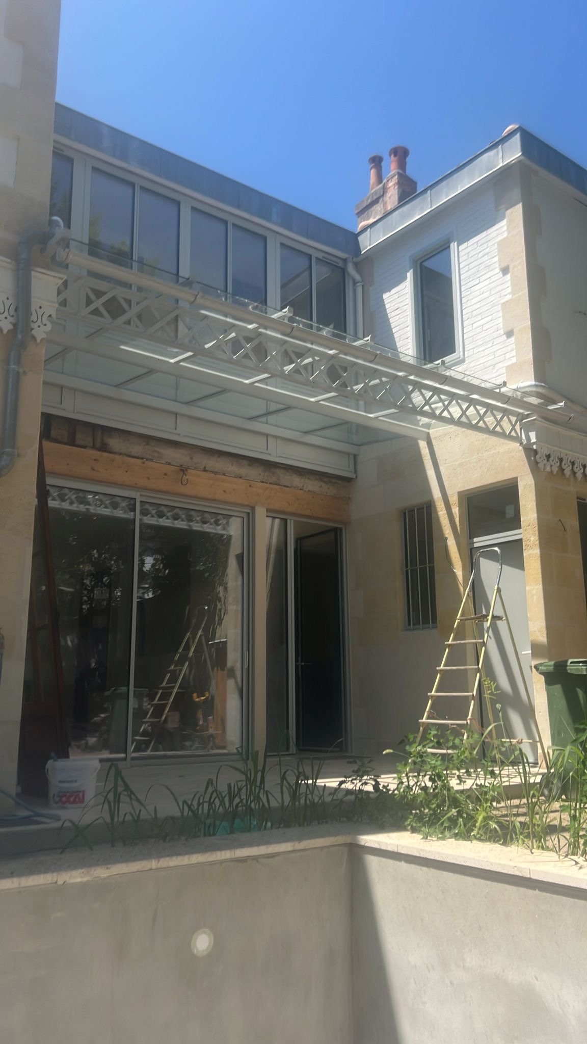 Grande marquise en verre et métal sur mesure