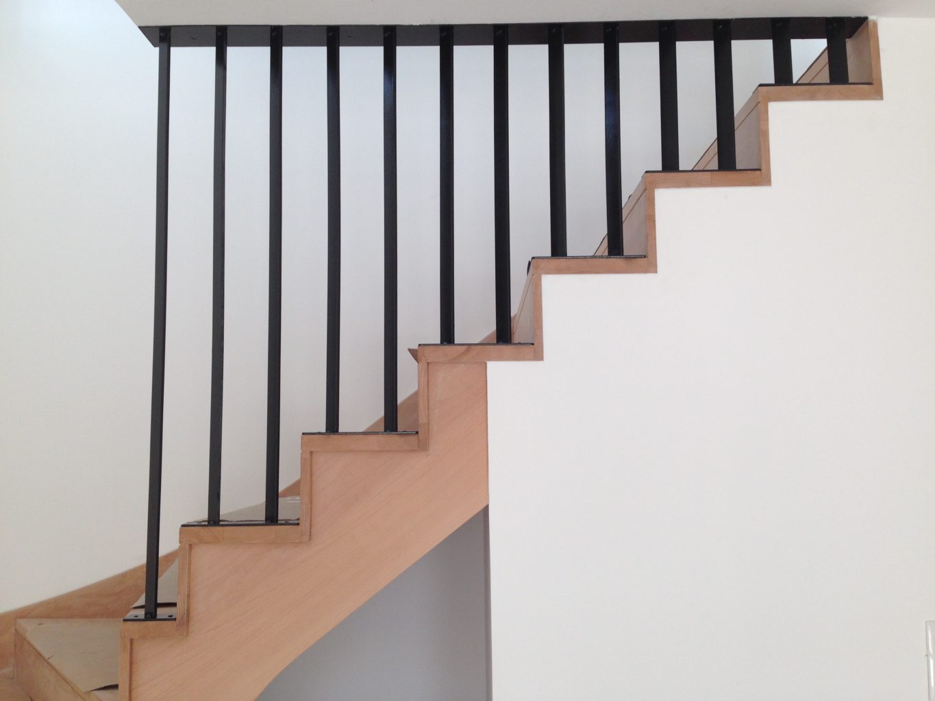 Garde-corps escalier en acier sur mesure.