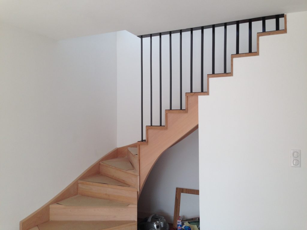 Garde-corps escalier en acier sur mesure.