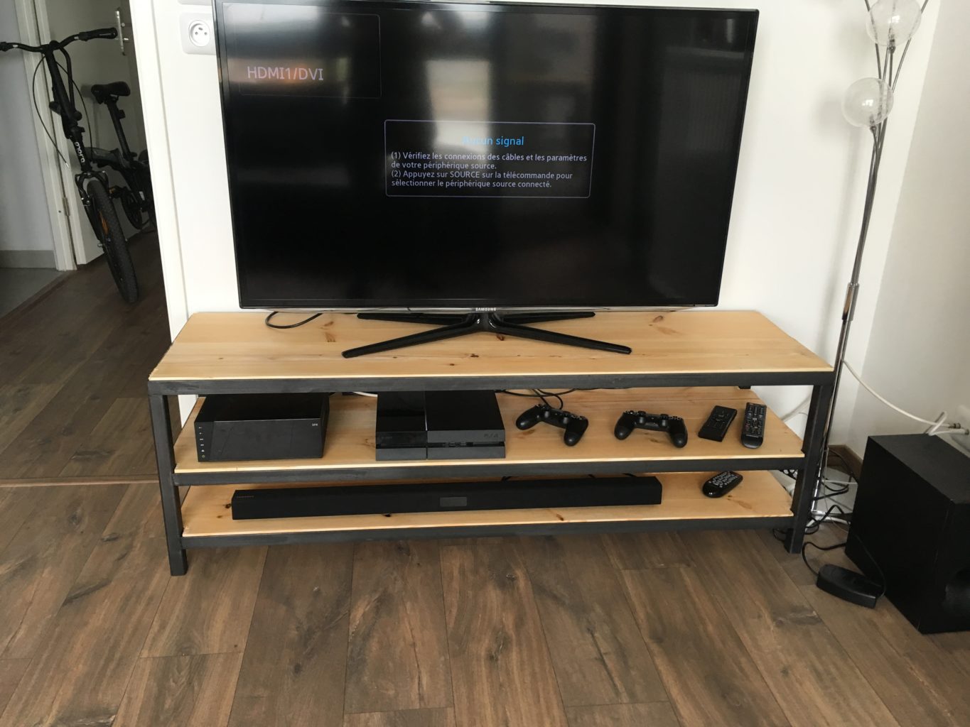 Meuble TV métal & bois sur mesure finition ciré