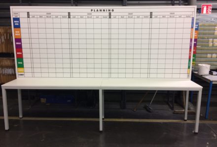Mobilier sur mesure en métal pour entreprise