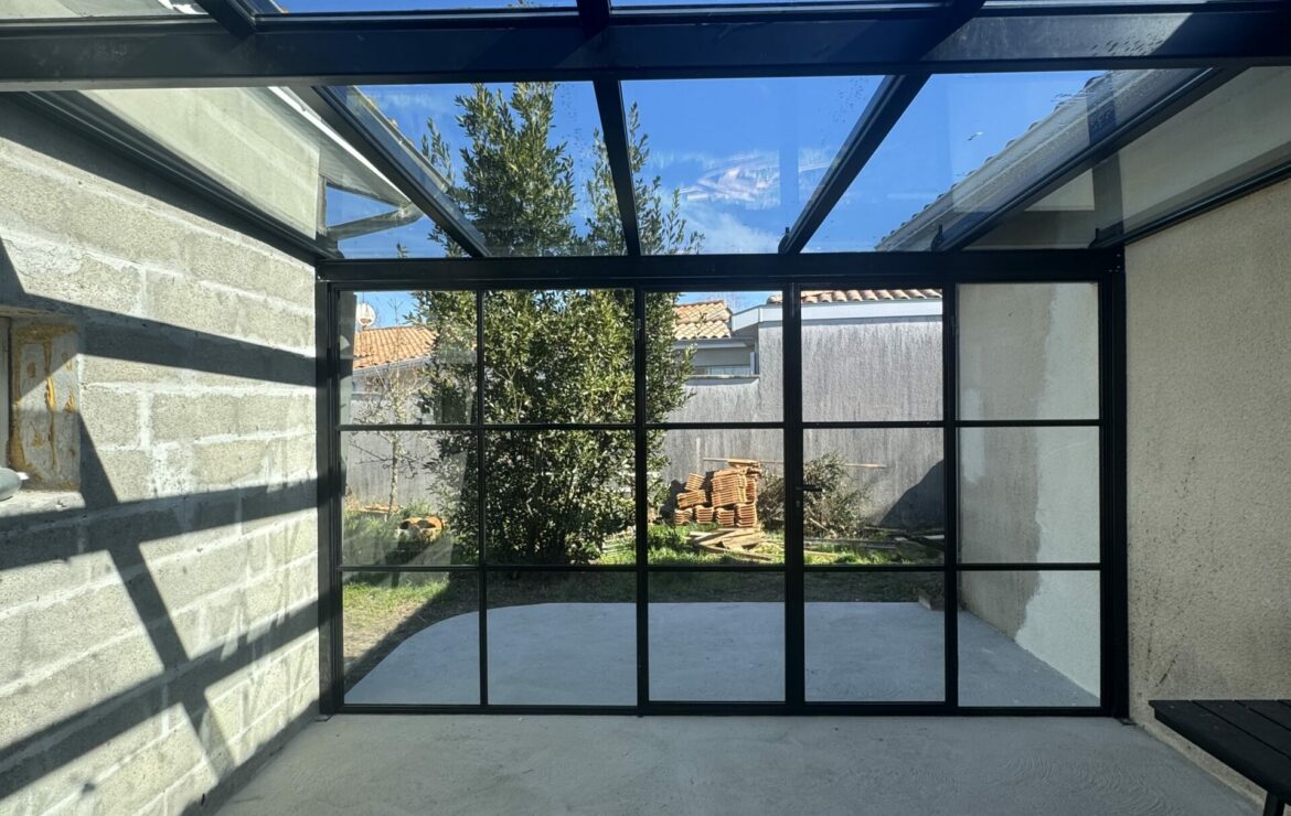 véranda avec toit en verre sur mesure style verrière