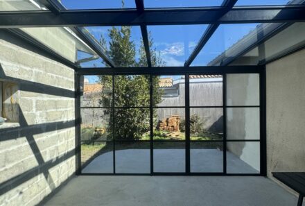 véranda avec toit en verre sur mesure style verrière