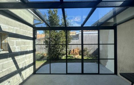 véranda avec toit en verre sur mesure style verrière