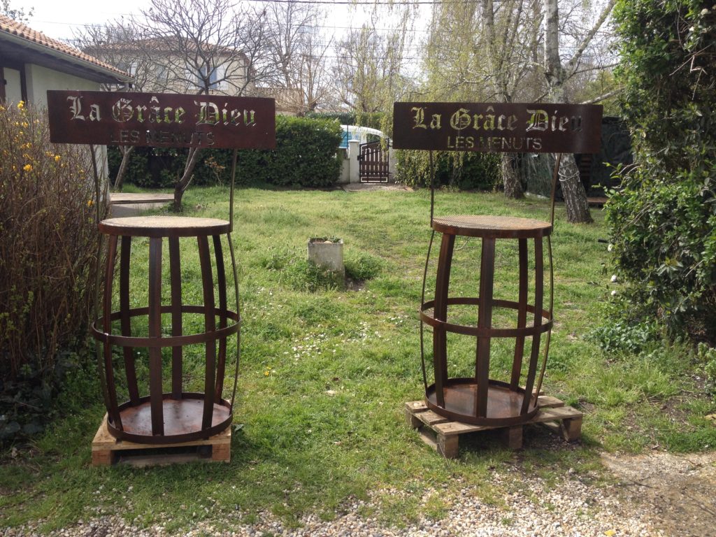 Barriques en acier effet rouillé.