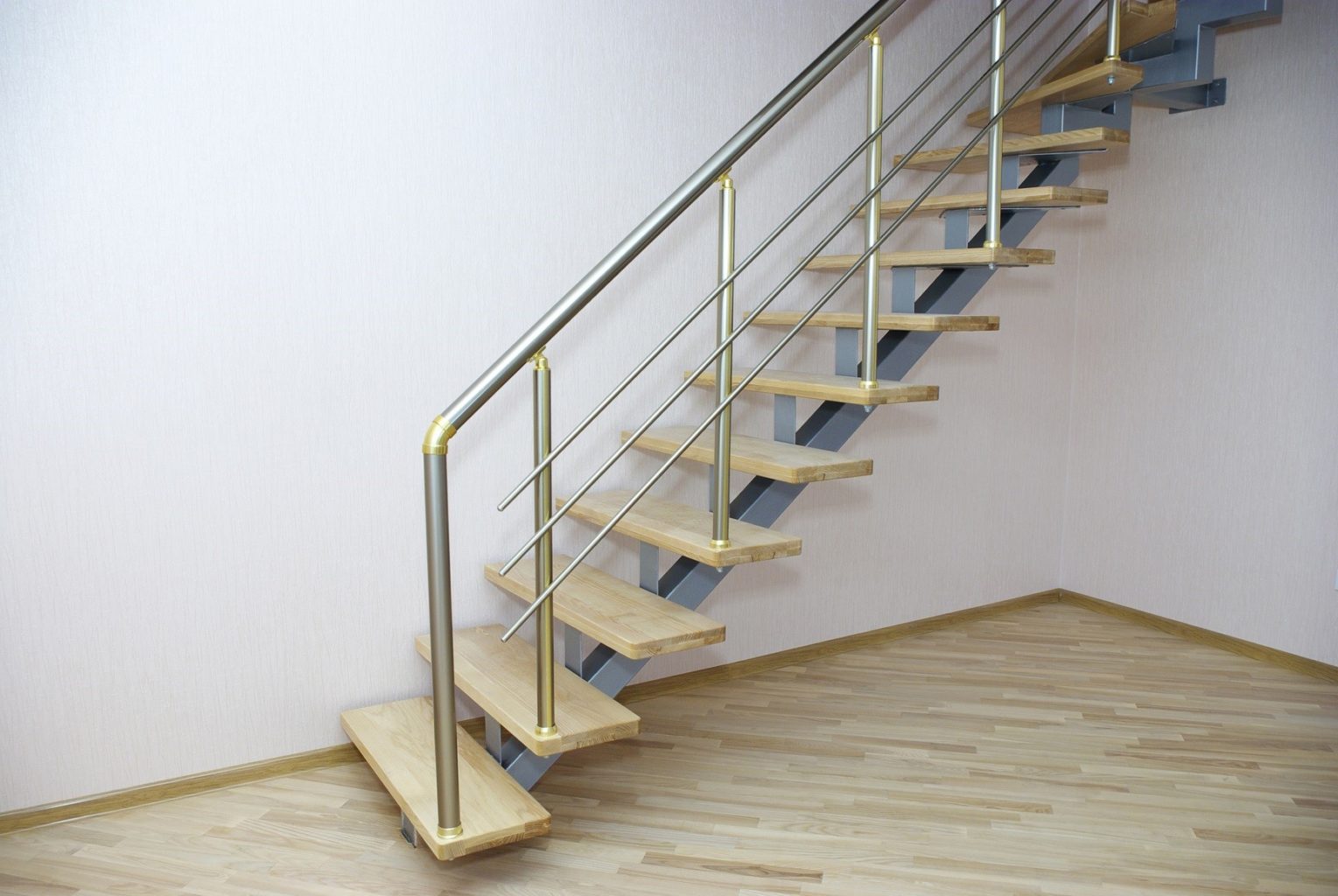 Escalier droit inox & bois.