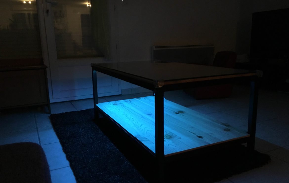 Table métal bois verre LED