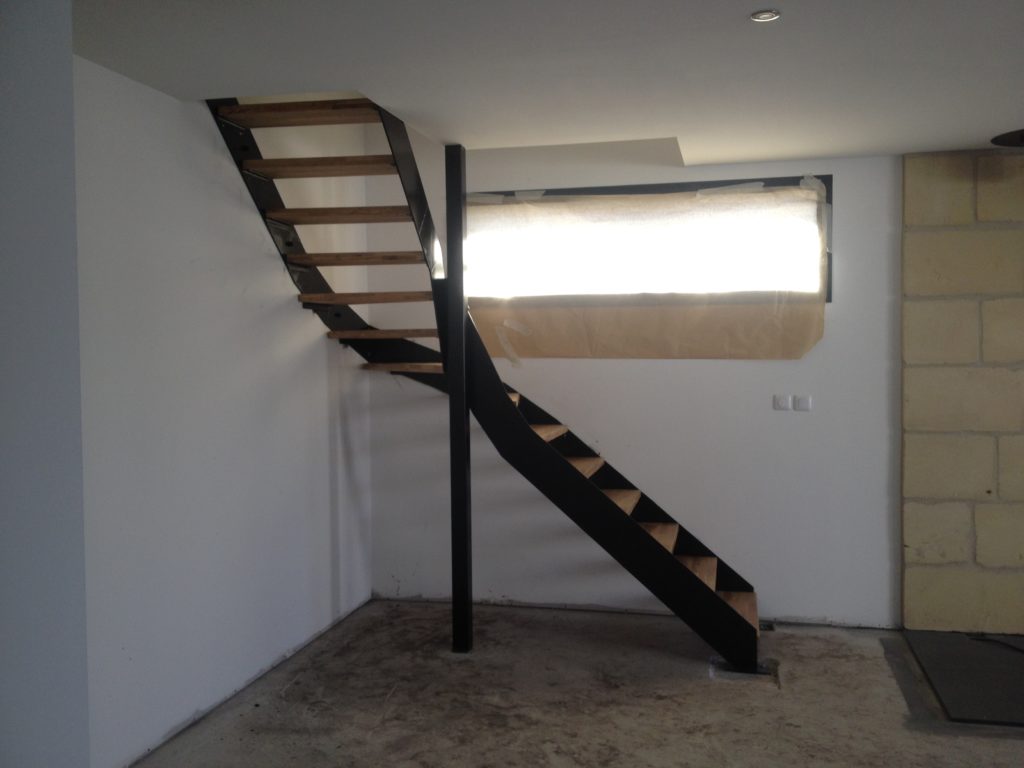 Escalier Balancé en métal & bois réalisé sur mesure.